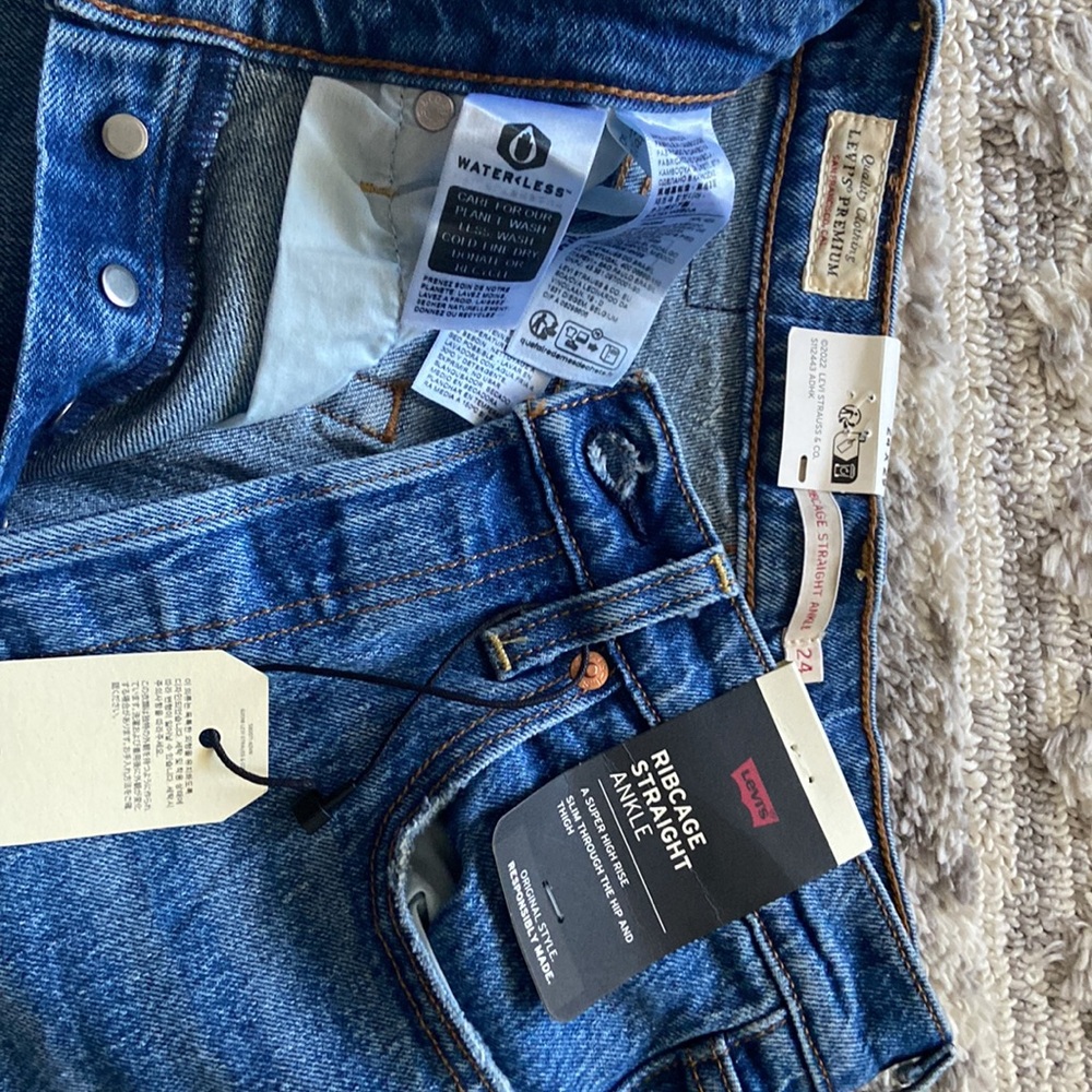 NWT Levi’s Ribcage Straight Ankle - Picture 4 of 9